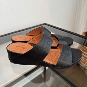 Gentle Souls by Kenneth Cole Gisele black women's two strap sandals Size 9.5